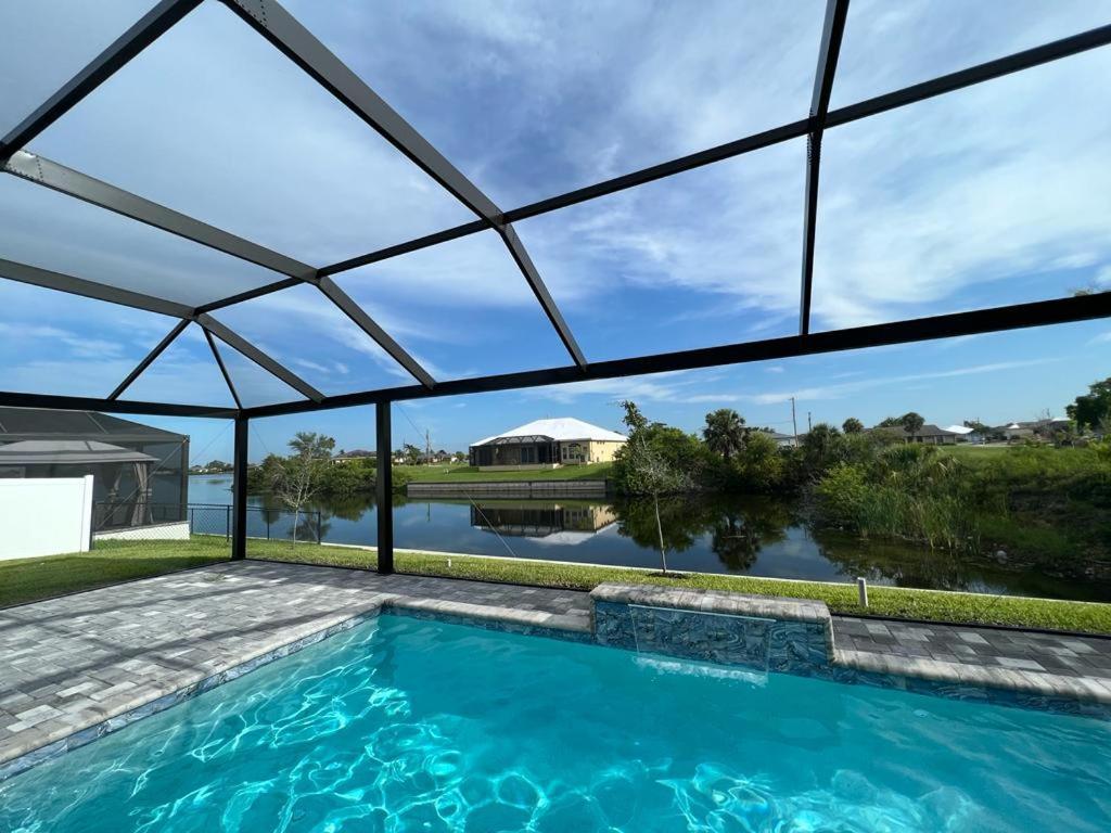 Newly Built Villa Ballerina With Heated Pool And Incredible View Into Beautiful Arrowheadcanal Cape Coral Extérieur photo