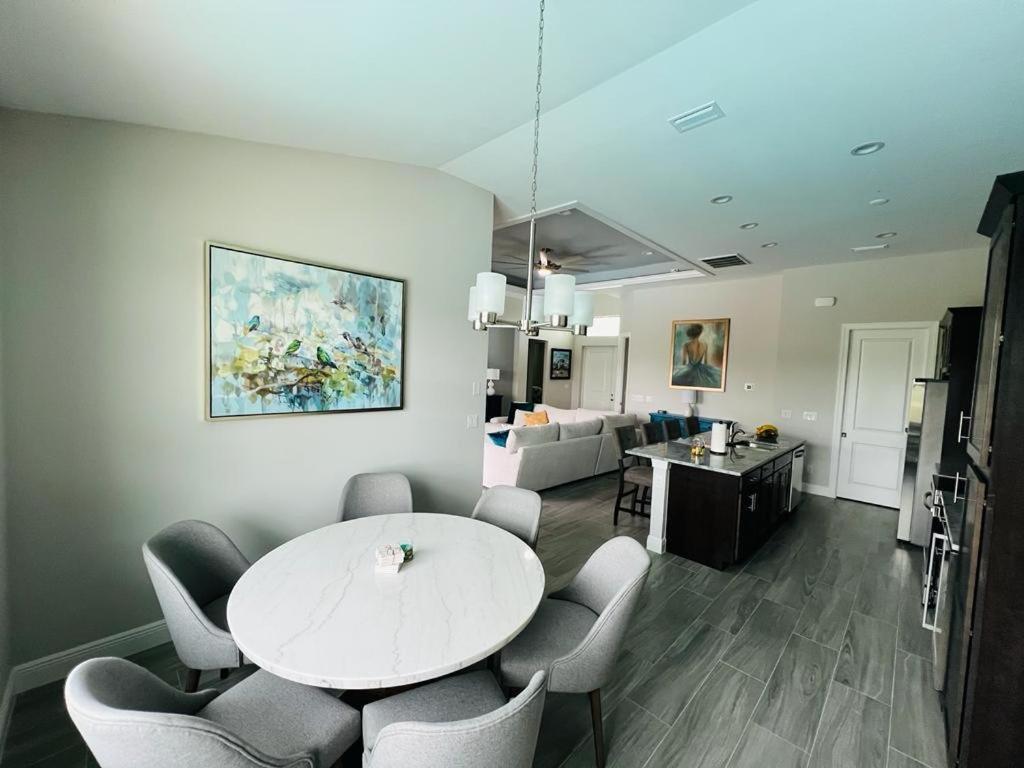 Newly Built Villa Ballerina With Heated Pool And Incredible View Into Beautiful Arrowheadcanal Cape Coral Extérieur photo