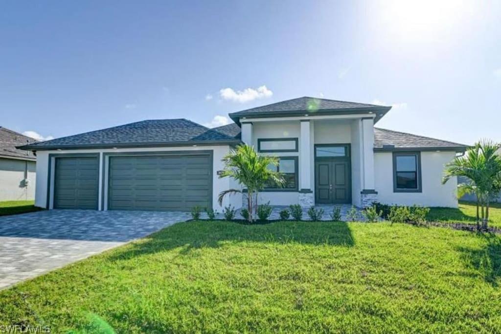 Newly Built Villa Ballerina With Heated Pool And Incredible View Into Beautiful Arrowheadcanal Cape Coral Extérieur photo