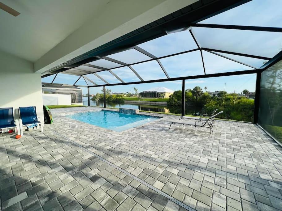 Newly Built Villa Ballerina With Heated Pool And Incredible View Into Beautiful Arrowheadcanal Cape Coral Extérieur photo