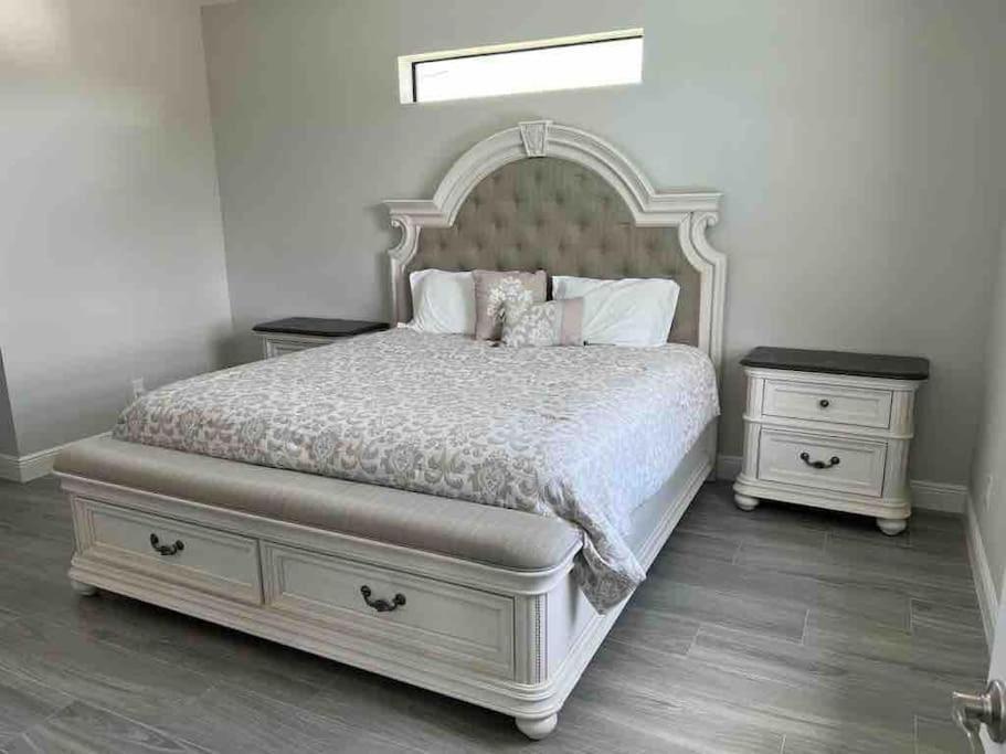 Newly Built Villa Ballerina With Heated Pool And Incredible View Into Beautiful Arrowheadcanal Cape Coral Extérieur photo