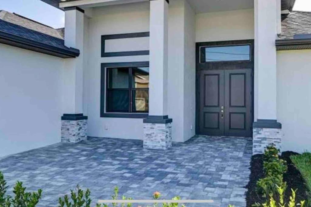 Newly Built Villa Ballerina With Heated Pool And Incredible View Into Beautiful Arrowheadcanal Cape Coral Extérieur photo